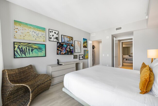 Building Photo - 4111 S Ocean Dr