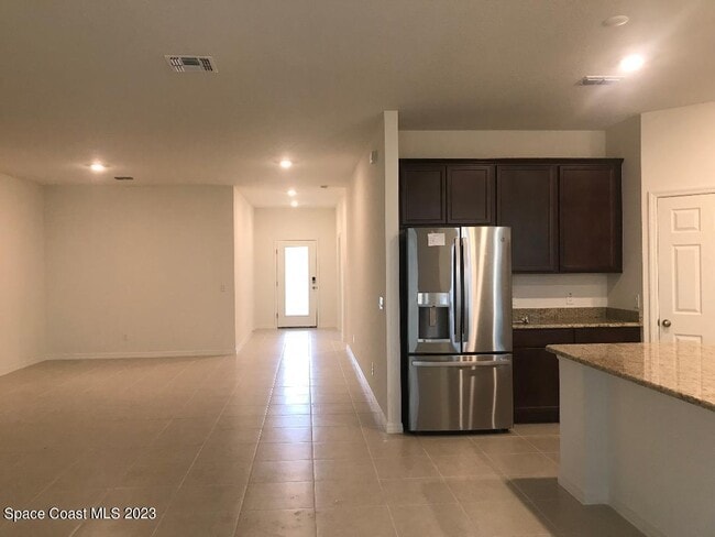 Building Photo - 750 August St SE