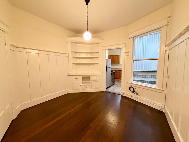 Building Photo - 225 9th St