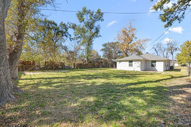 Building Photo - 6619 Maybank Dr