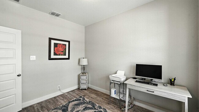 Building Photo - 1917 Shepherd Path