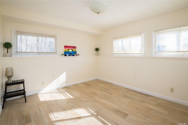 Building Photo - 119 Hicks Ln
