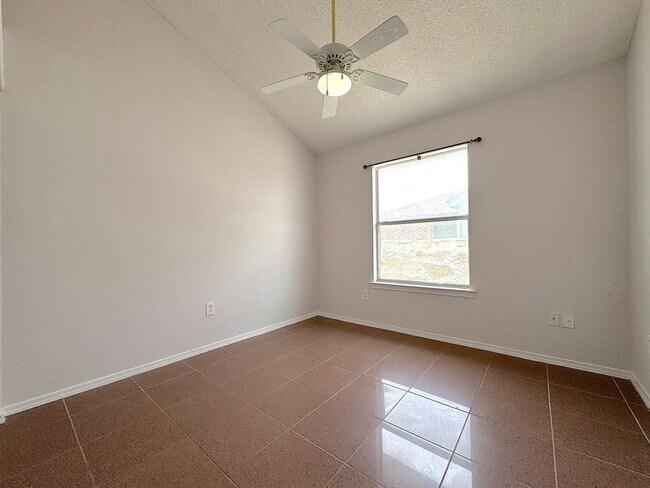 Building Photo - East El Paso 3 bed Refrig A/C