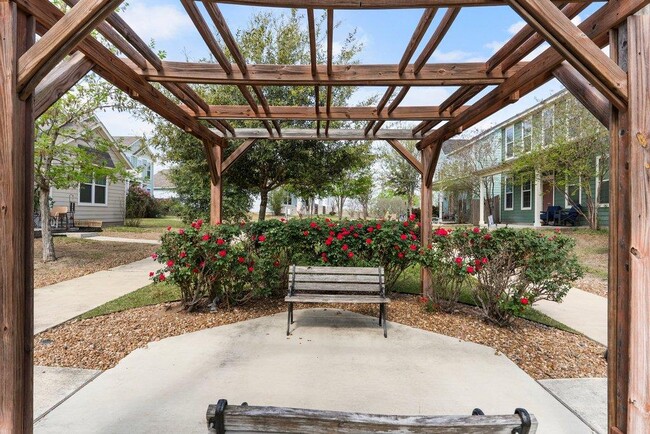 Building Photo - 1600 Arbor Knot Dr