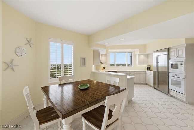 Building Photo - 8990 Bay Colony Dr