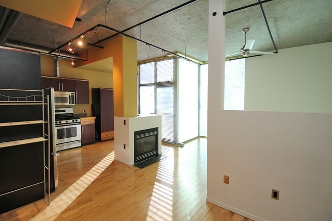 Building Photo - Stylish and Sleek Loft at the Mosaic in Do...