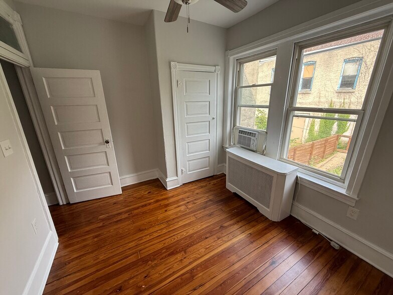 Building Photo - 5271 Ridge Ave