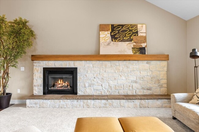 Building Photo - 4375 Vista Pointe Dr