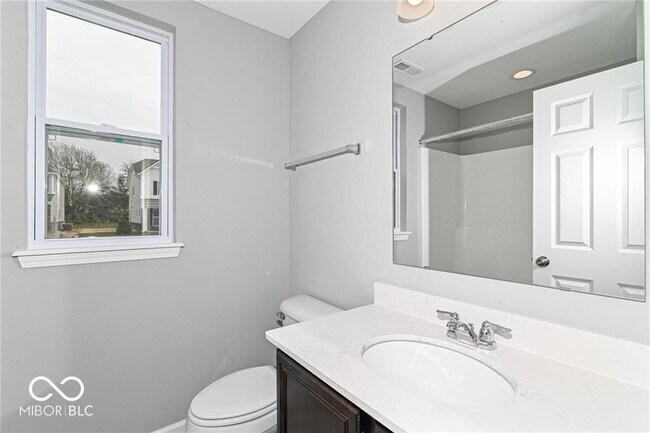 Building Photo - 2165 Davis Dr