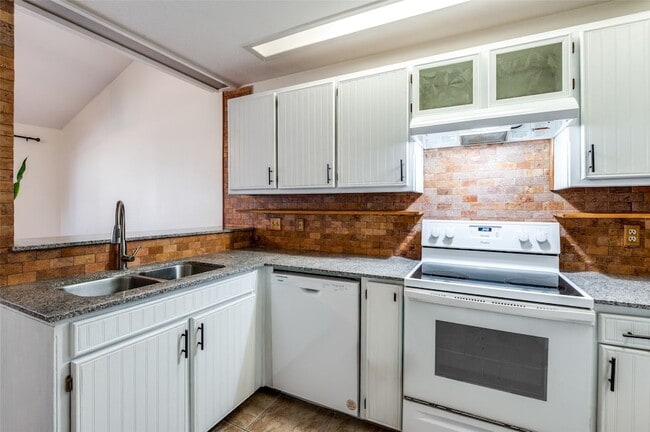 Building Photo - 661 Prairie Dell St