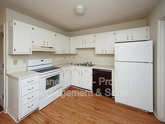 Building Photo - 1408 D Camp Rd