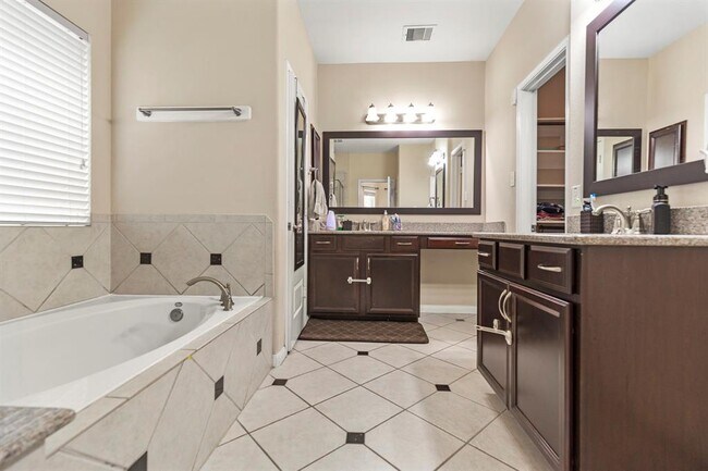 Building Photo - 5314 Belle Manor Ln