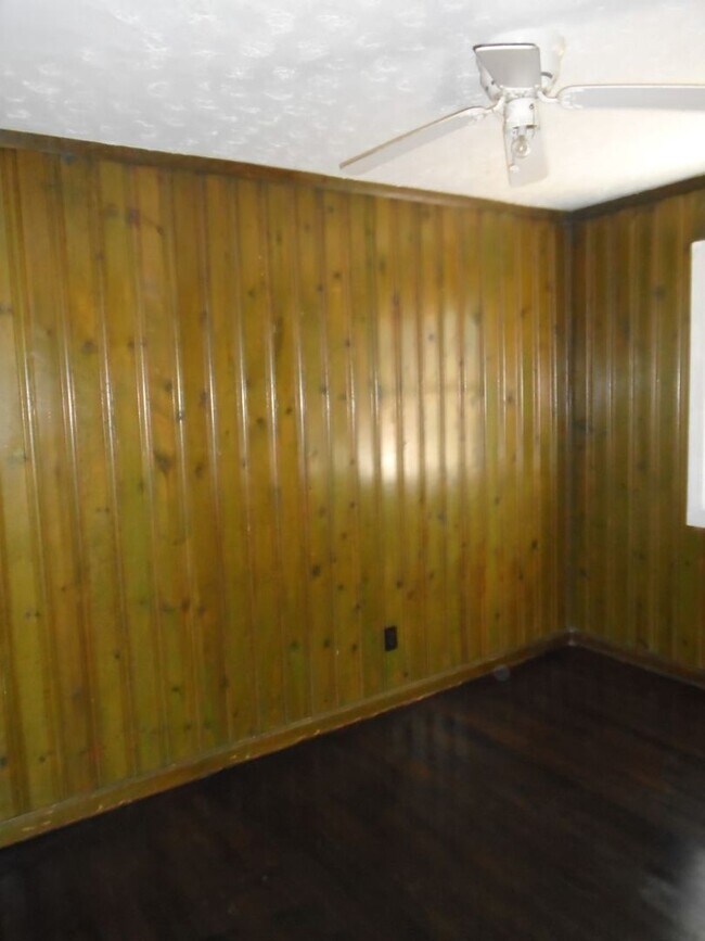 Building Photo - 302 Old Shaw Rd