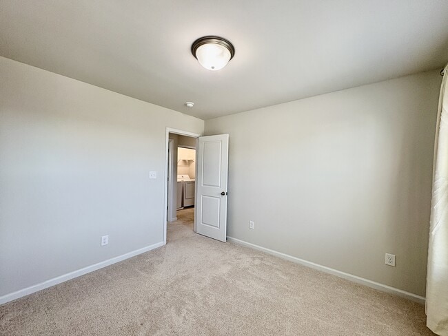 Building Photo - 189 Traverse Dr