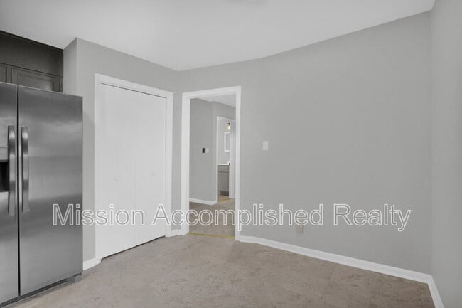Building Photo - 3304 Redfox Rd