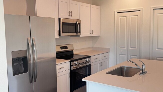 Building Photo - Brand New Modern Townhome in Marion Ranch – Move-in Ready! Internet, Trash & Lawn Care Included!