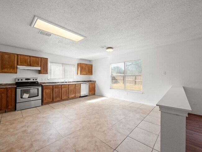 Building Photo - 1237 McCary St