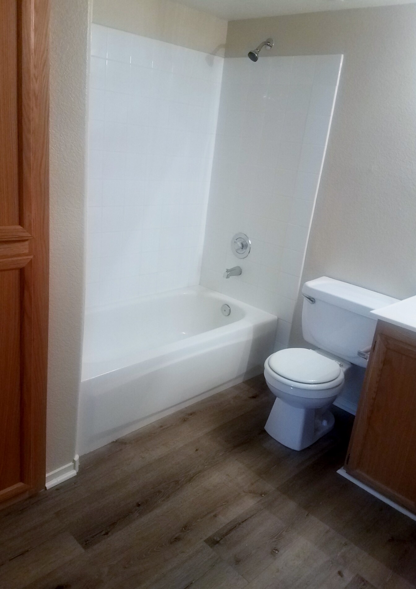 Master Bath - 8410 Eldora Ave