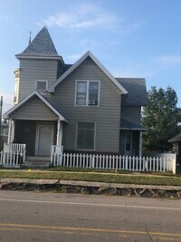 Building Photo - 114 E 10th St