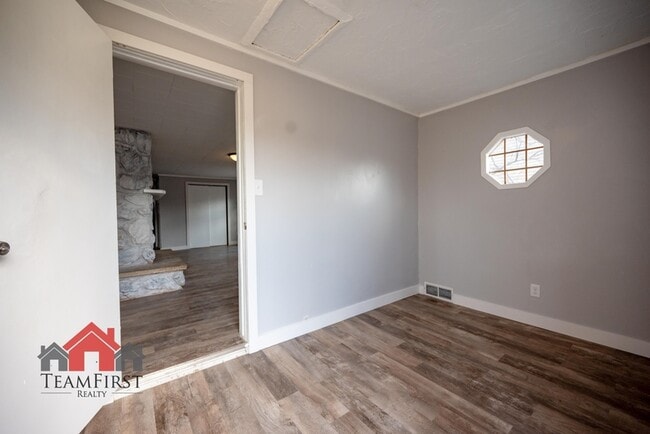 Building Photo - 505 Racine St
