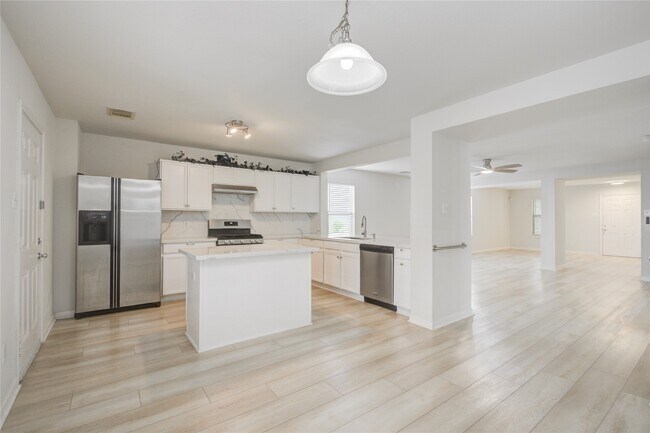 Building Photo - 8542 Village Rose Ln
