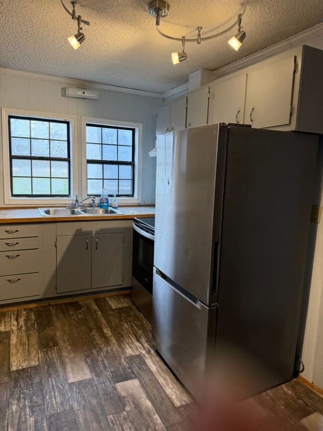 Building Photo - 7670 E 280 N