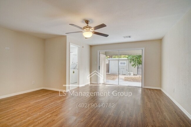 Building Photo - 609 Taft Blvd