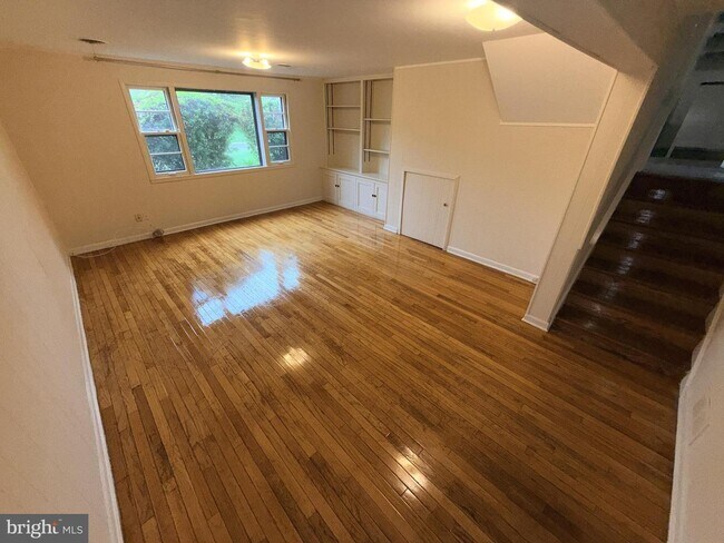 Building Photo - 9412 Holland Ct