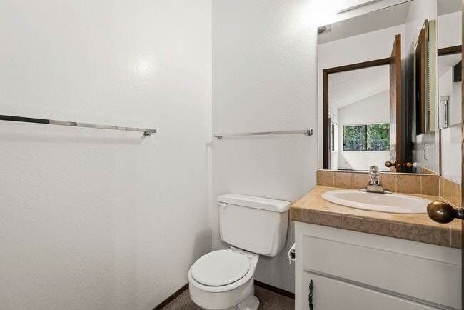 Building Photo - Incline Village: Condo - 3 Bedrooms, 2.5 Bathrooms, Garage, Walk to Lake / Hyatt / Restaurants / ...