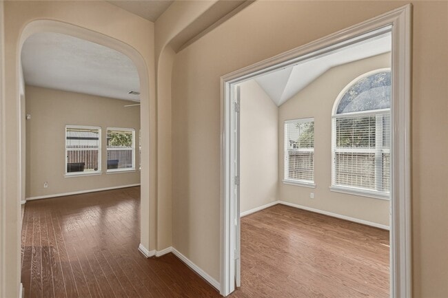 Building Photo - 10906 Angel Lake Dr