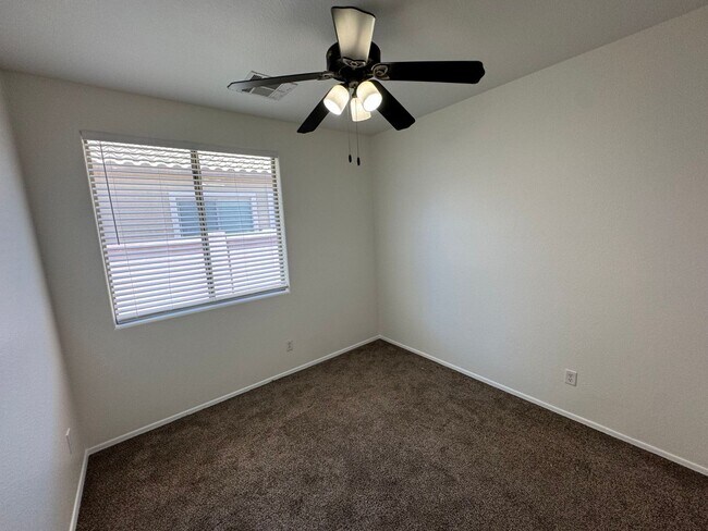 Building Photo - 4133 E Cherry Hills Dr