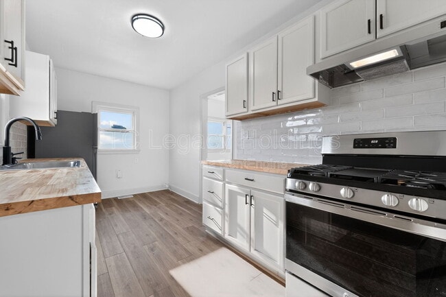 Building Photo - 604 1/2 Hart Street