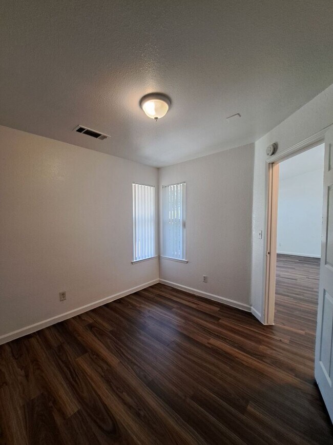 Building Photo - Single Level 3BR Home w/ Backyard Ready to...