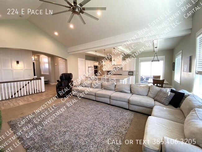 Building Photo - 224 E Pace Ln