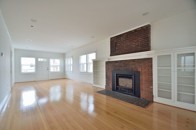 Building Photo - 1732