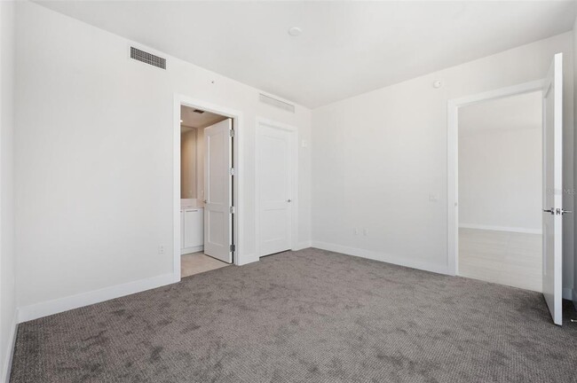 Building Photo - 301 1st St S