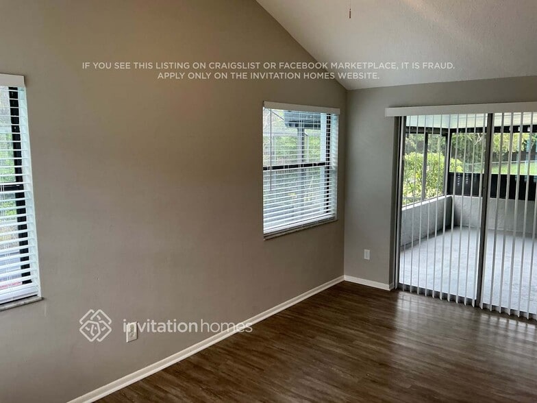 Building Photo - 16033 Villa Dr