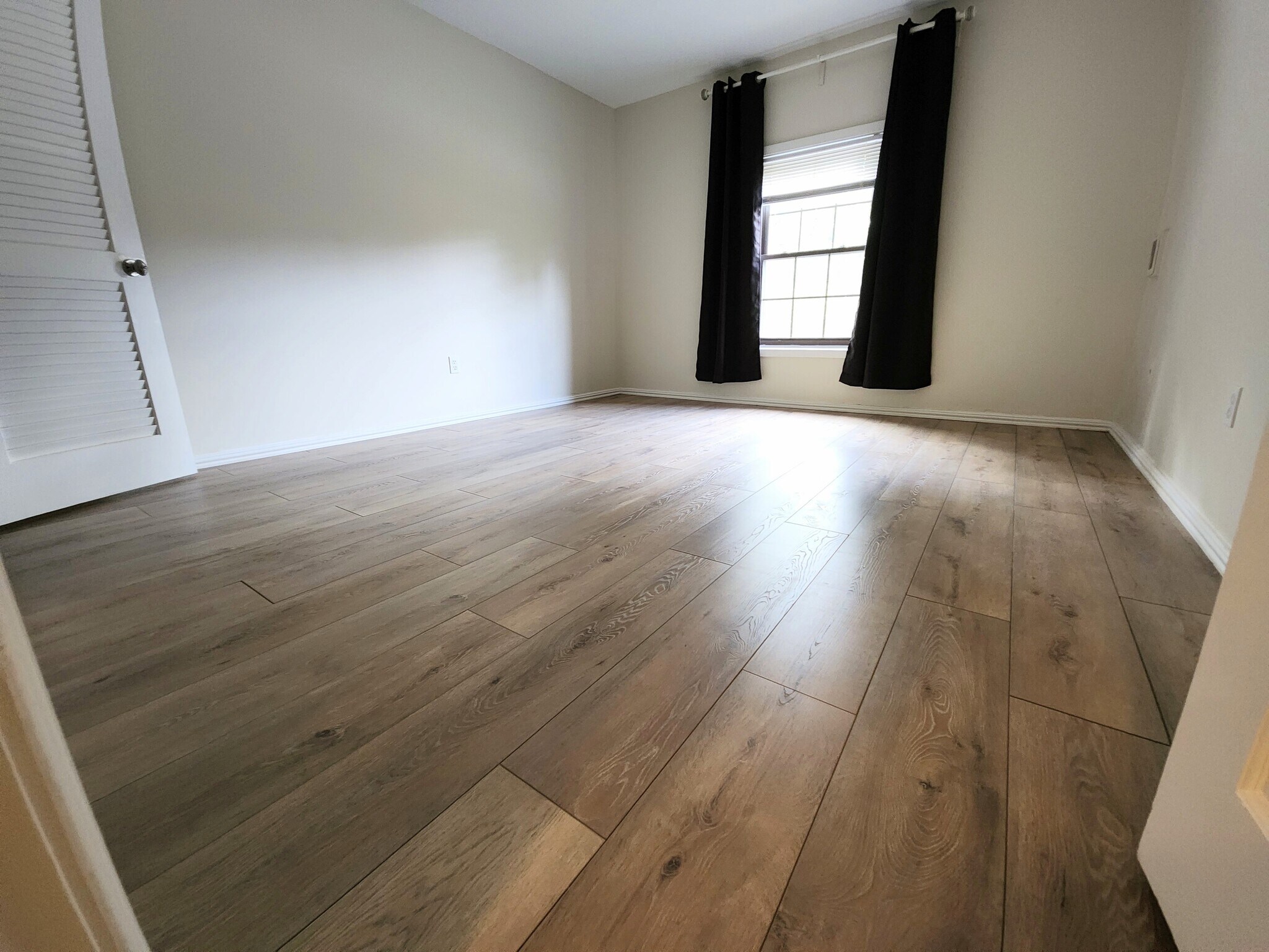 Spacious bedroom with lots of light. - 24 West Rd