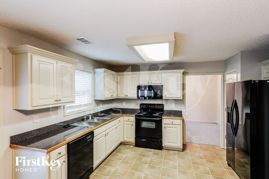 Building Photo - 894 Hawk Creek Trail