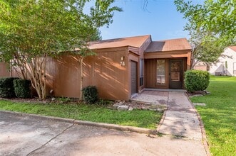 Building Photo - 74 Westwood Dr W