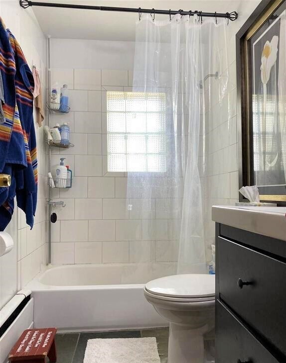 Building Photo - 210 S Bird St