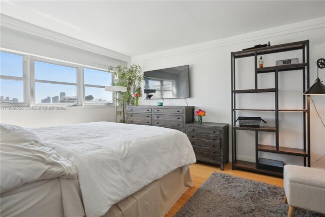 Building Photo - 1881 Washington Ave