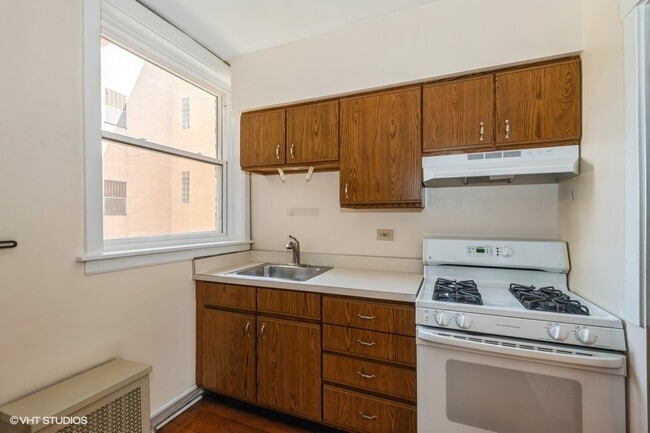 Building Photo - 6881 N Overhill Ave