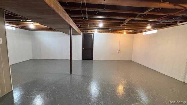 Building Photo - 28758 Leona St