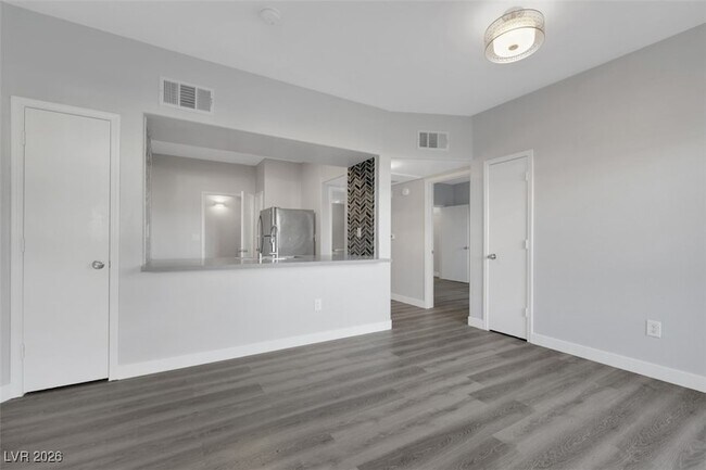 Building Photo - 7255 W Sunset Rd