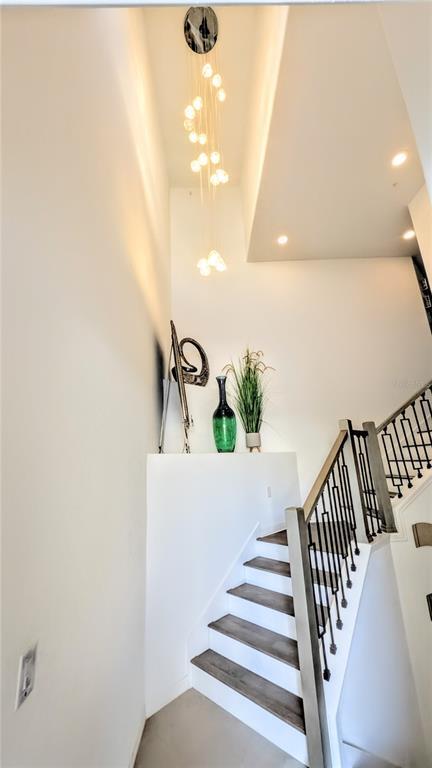 Building Photo - 5639 N Honore Ave