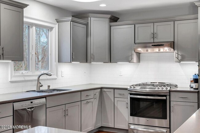 Building Photo - 1923 Whitesville Rd