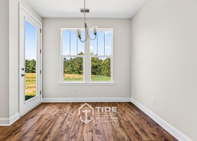 Building Photo - Modern Comfort & Easy Living in Goose Creek