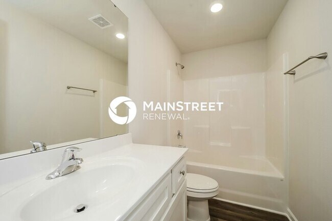 Building Photo - 4 Bedroom Pet-Friendly Home in Greensboro, NC with Main Street Renewal