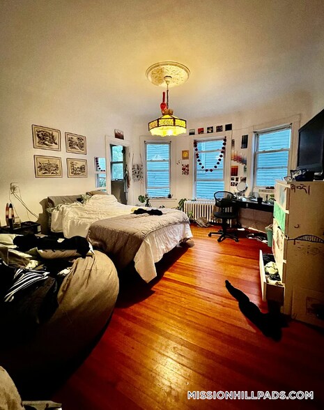 Building Photo - 10 Sachem St